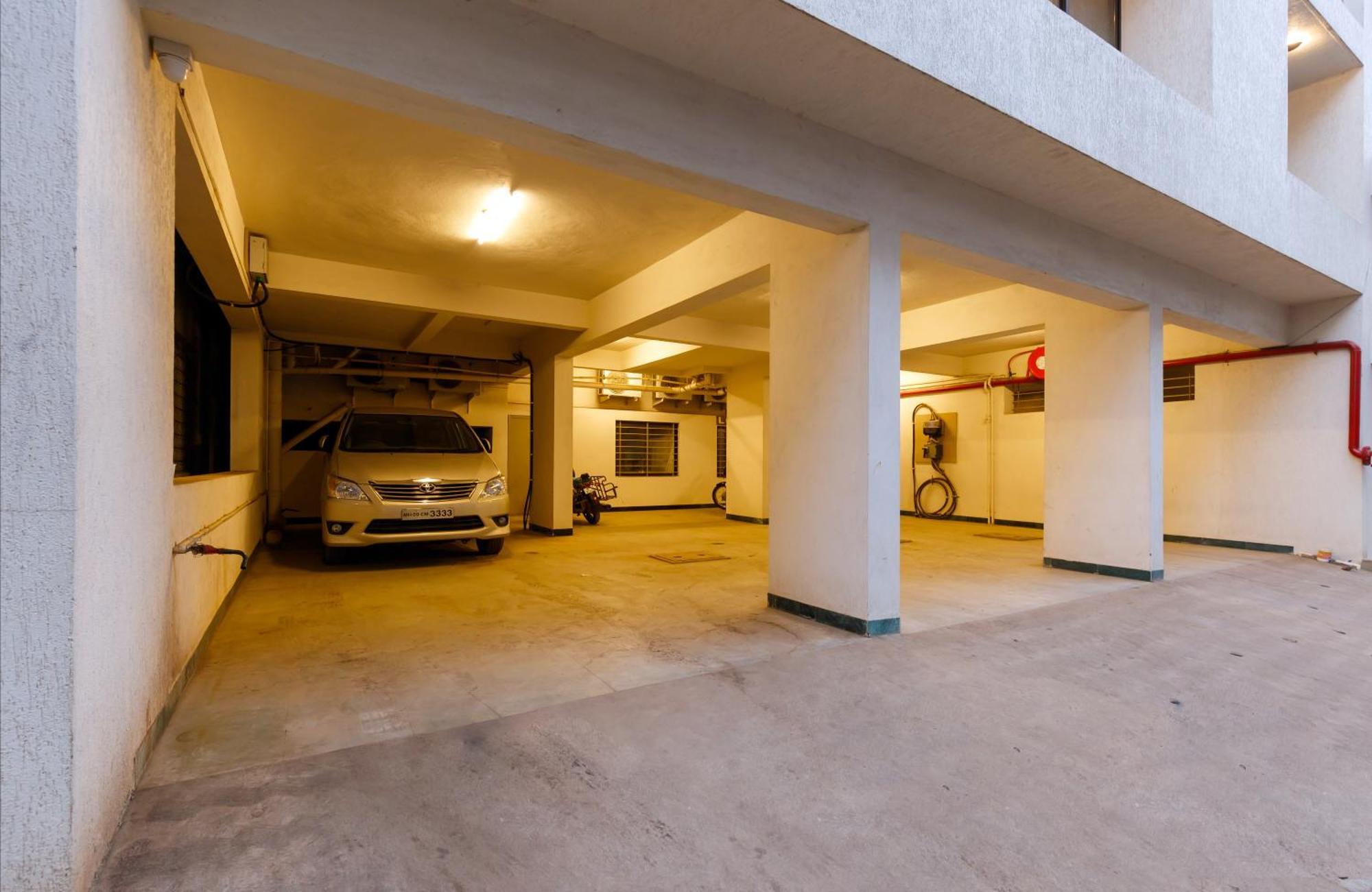 Hotel Classic Mid Town, コールハープル エクステリア 写真
